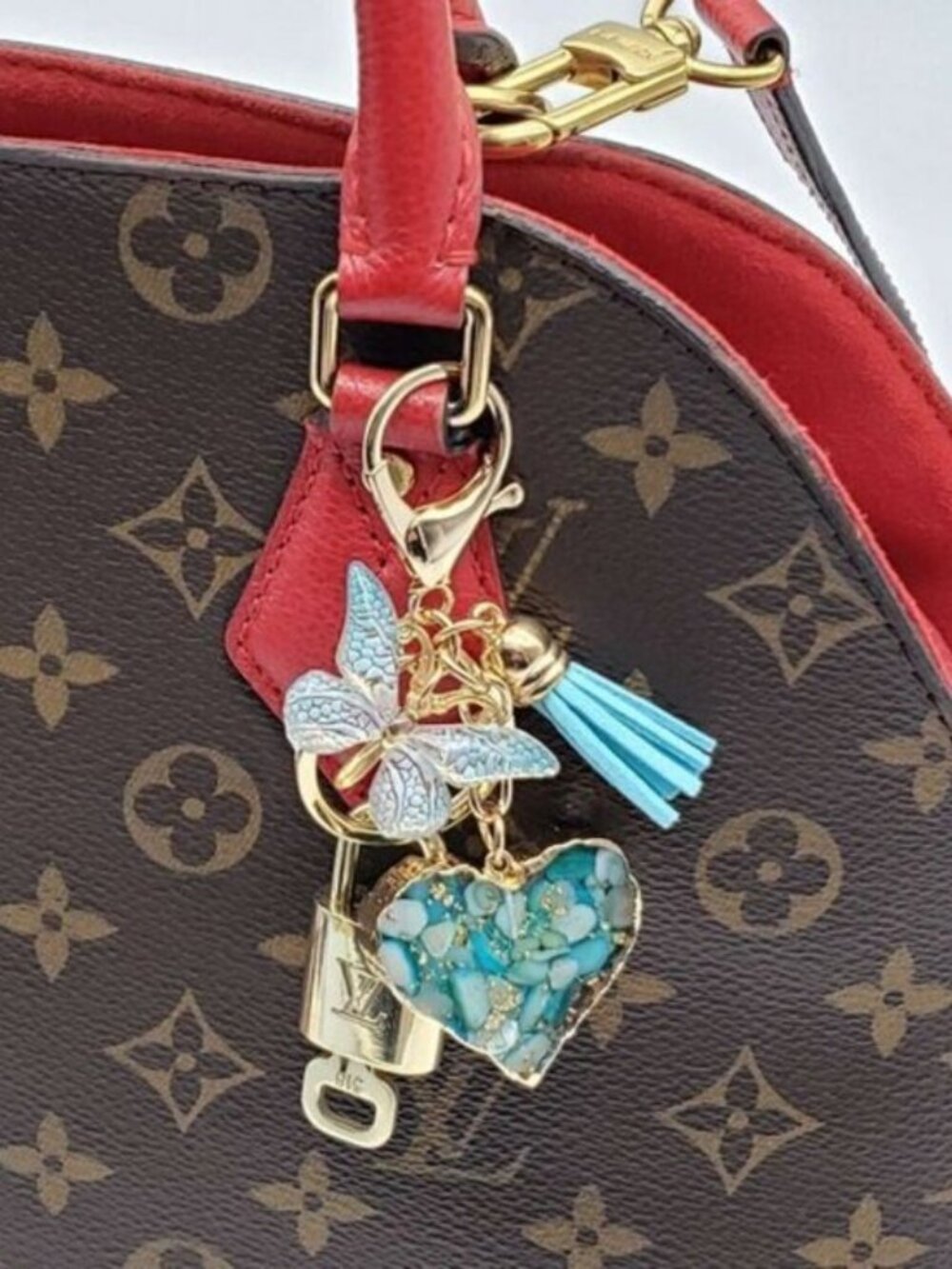 Authentic Louis Vuitton Gold Lock 🔒 Keychain Bag Unbranded Heart Charm LV - Picture 4 of 7